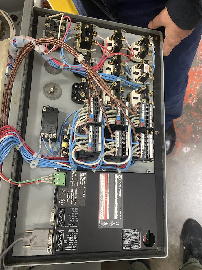 Stem bender thermocouple and temperature readout detail