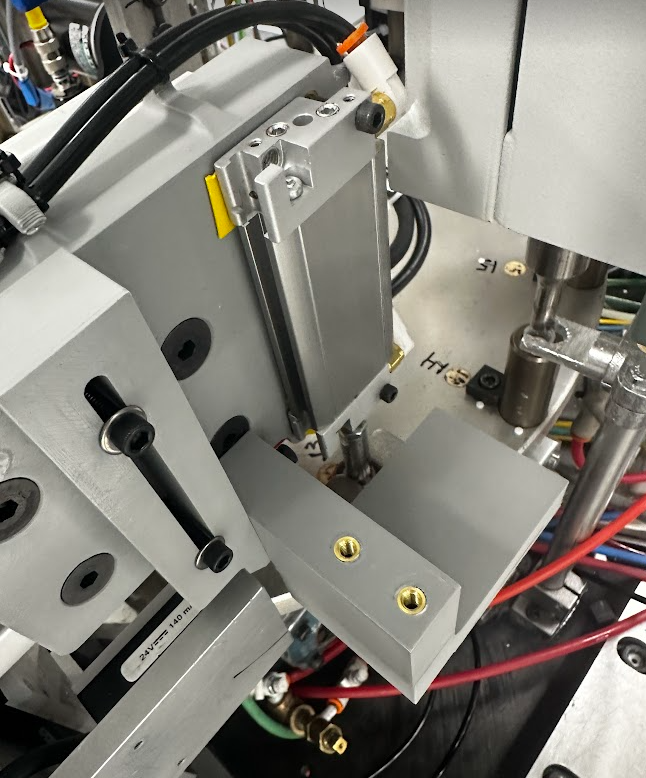 Secondary tamp installed in machine