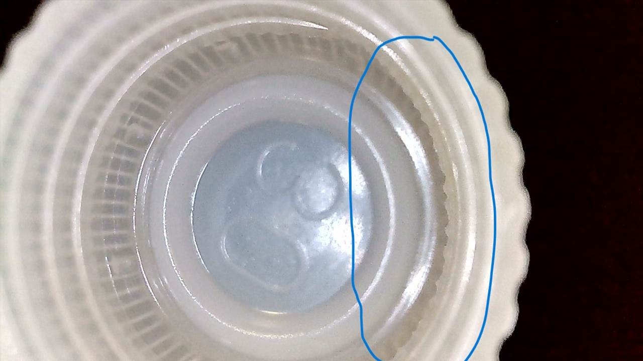 Thread stringing close-up on closure